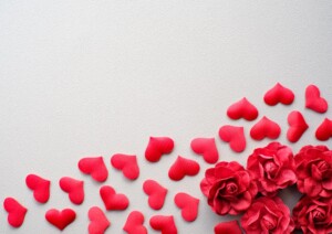 Rdeči srčki in vrtnice za valentinovo. Izdelajmo valentinove venčke.